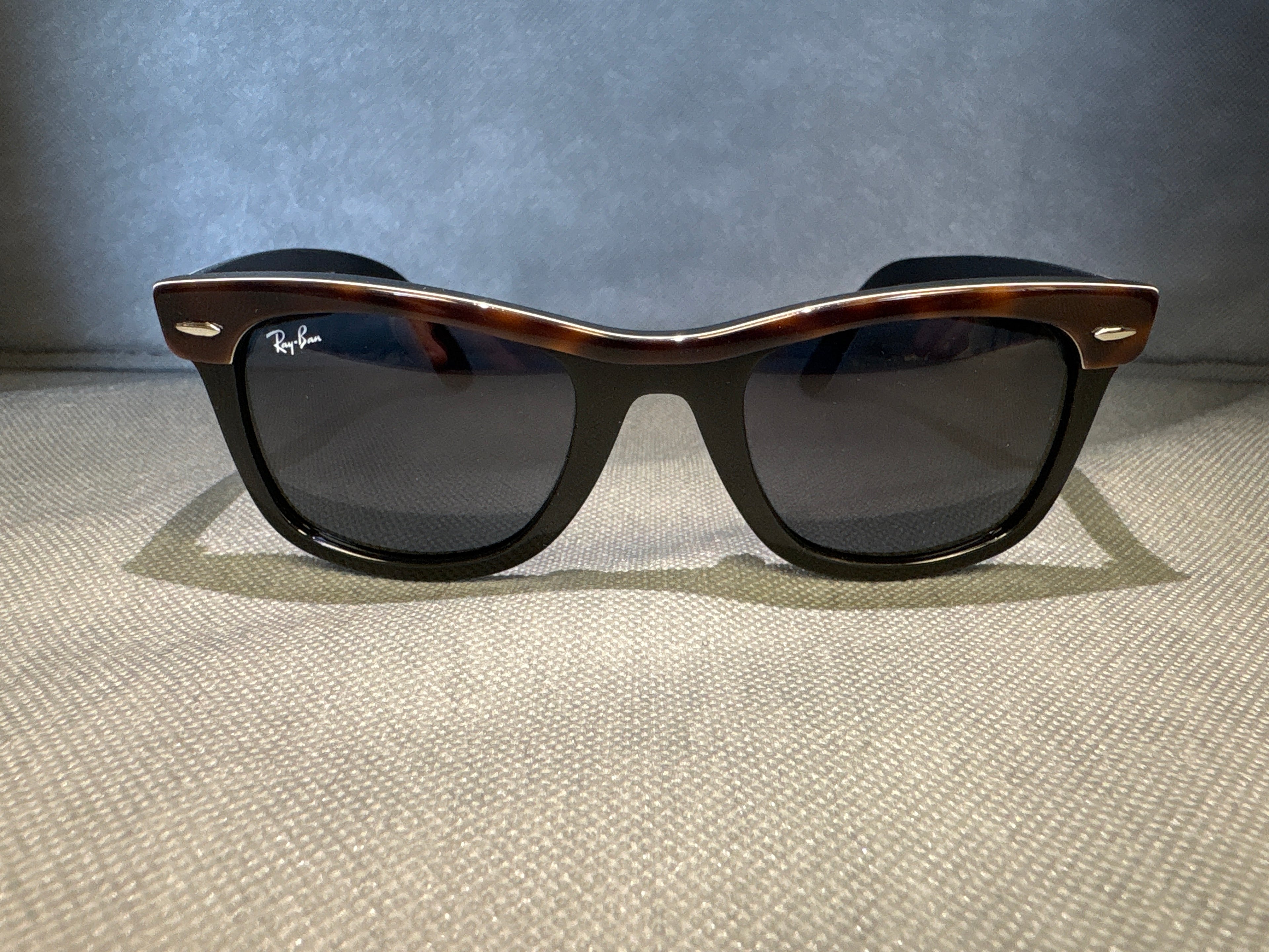 Ray-Ban RB2240