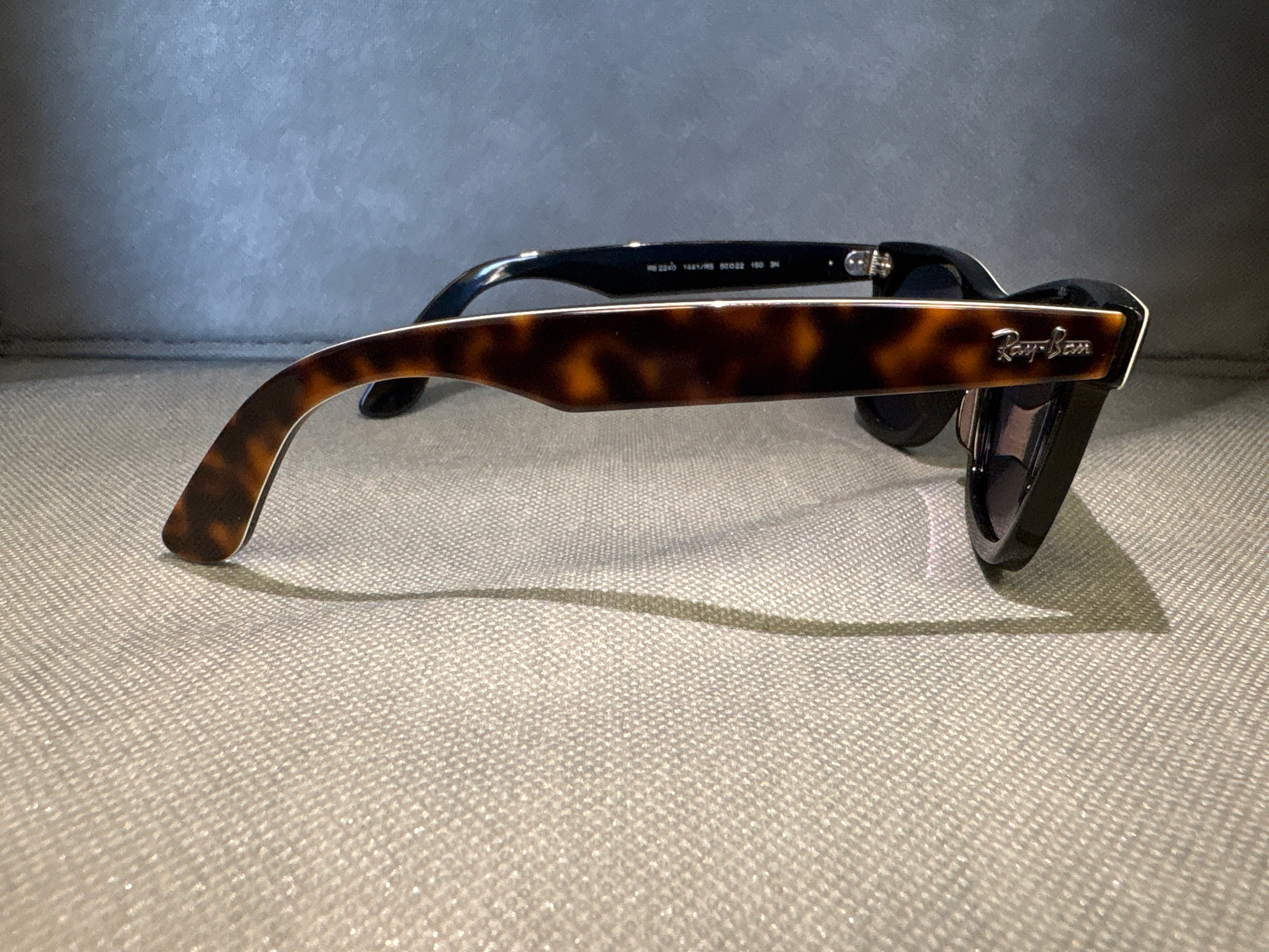 Ray-Ban RB2240